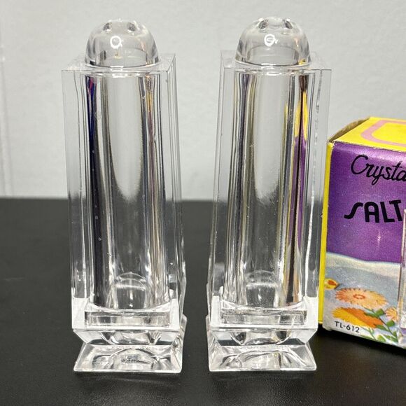 VINTAGE CRYSTALLINE SALT-N-PEPPER SHAKERS SET WITH ORIGINAL BOX HONG KONG RETRO - Picture 2 of 9